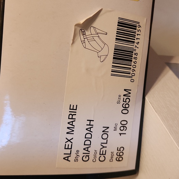 Alex Marie Silver sparkly heals. Size 6.5 - Picture 3 of 3